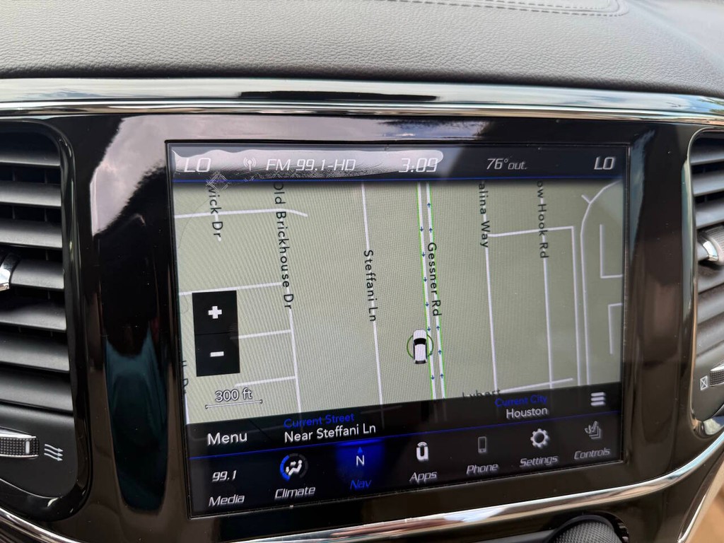 Jeep Grand Cherokee Vehicle Full-screen Gallery Image 25