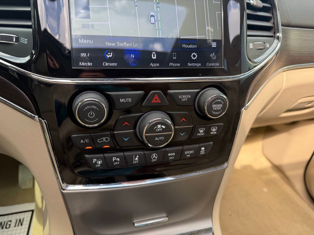 Jeep Grand Cherokee Vehicle Full-screen Gallery Image 27