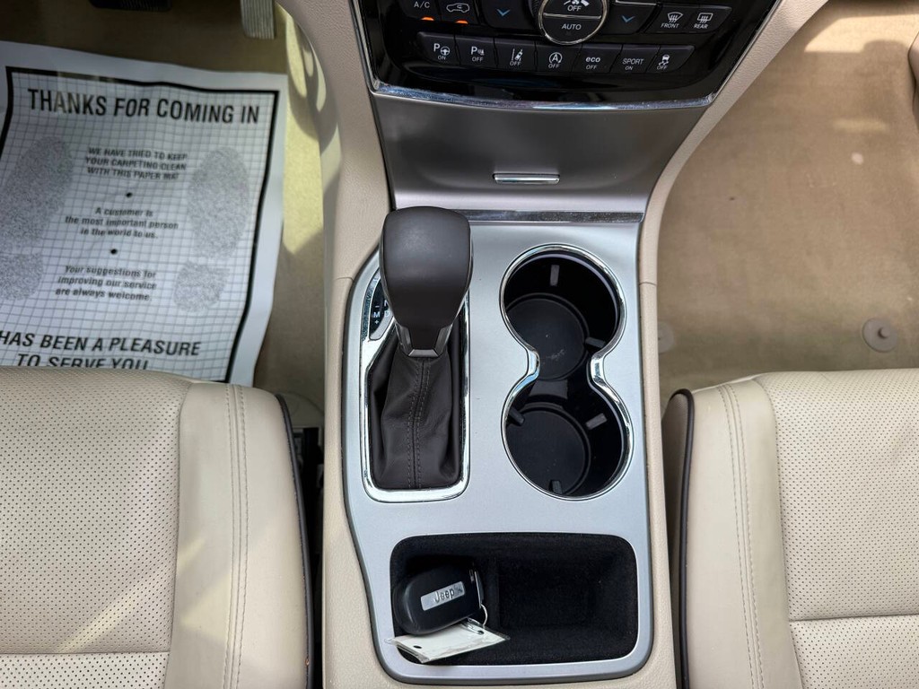 Jeep Grand Cherokee Vehicle Full-screen Gallery Image 28