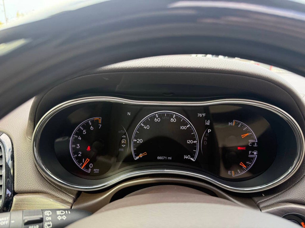 Jeep Grand Cherokee Vehicle Full-screen Gallery Image 32