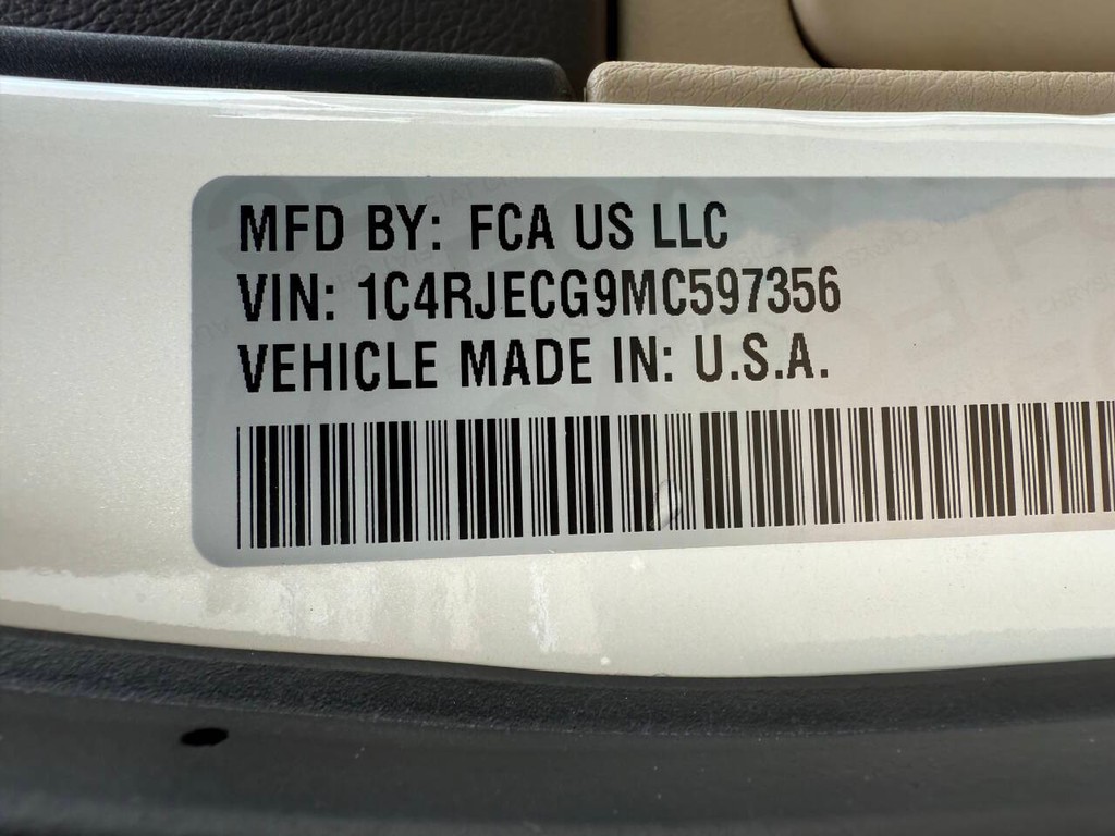 Jeep Grand Cherokee Vehicle Full-screen Gallery Image 34