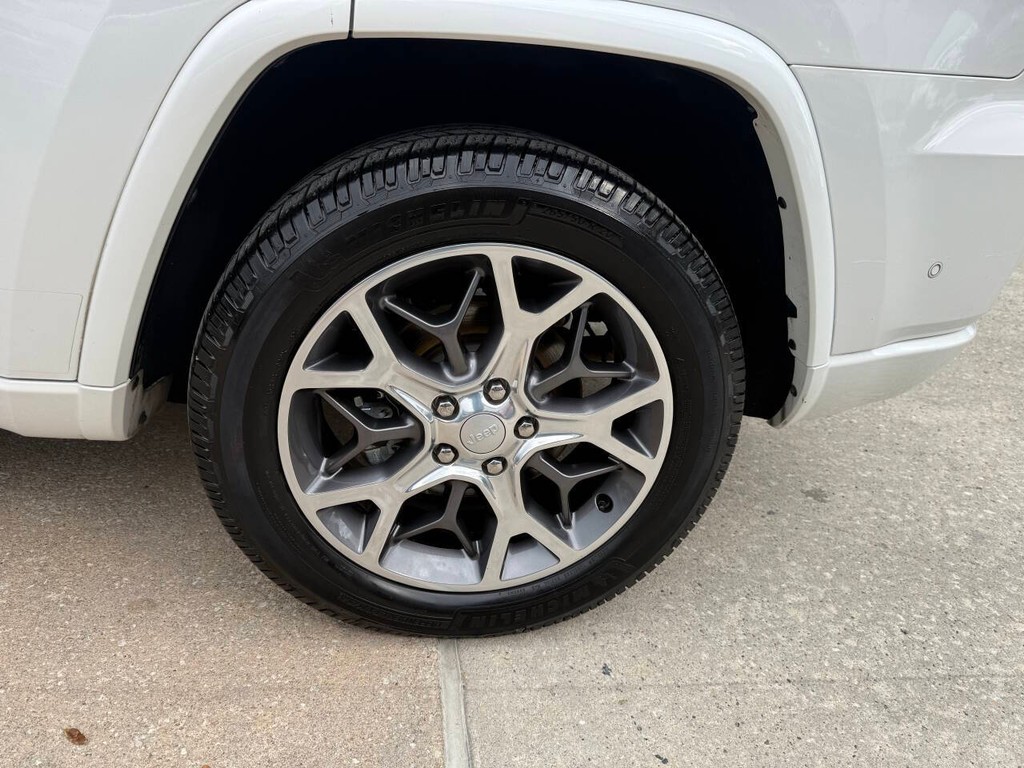 Jeep Grand Cherokee Vehicle Full-screen Gallery Image 36