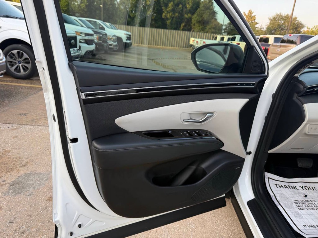 Hyundai Tucson Vehicle Full-screen Gallery Image 08