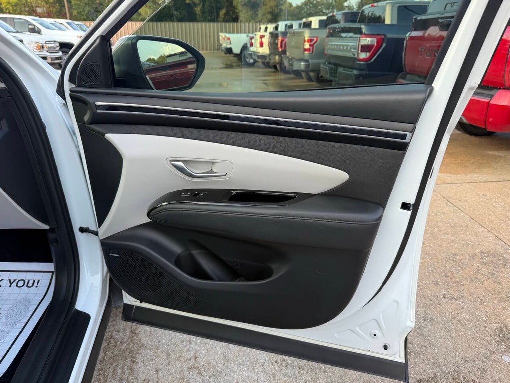 Hyundai Tucson Vehicle Full-screen Gallery Image 11