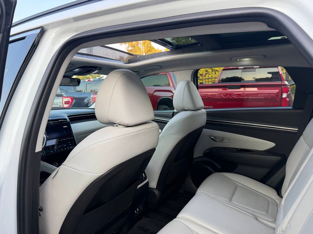 Hyundai Tucson Vehicle Full-screen Gallery Image 12