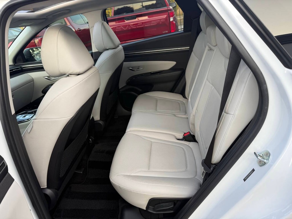 Hyundai Tucson Vehicle Full-screen Gallery Image 13