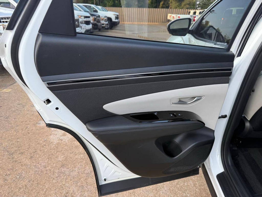 Hyundai Tucson Vehicle Full-screen Gallery Image 14