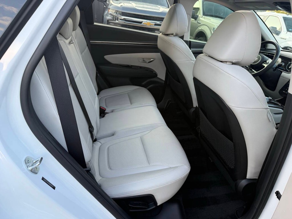 Hyundai Tucson Vehicle Full-screen Gallery Image 15