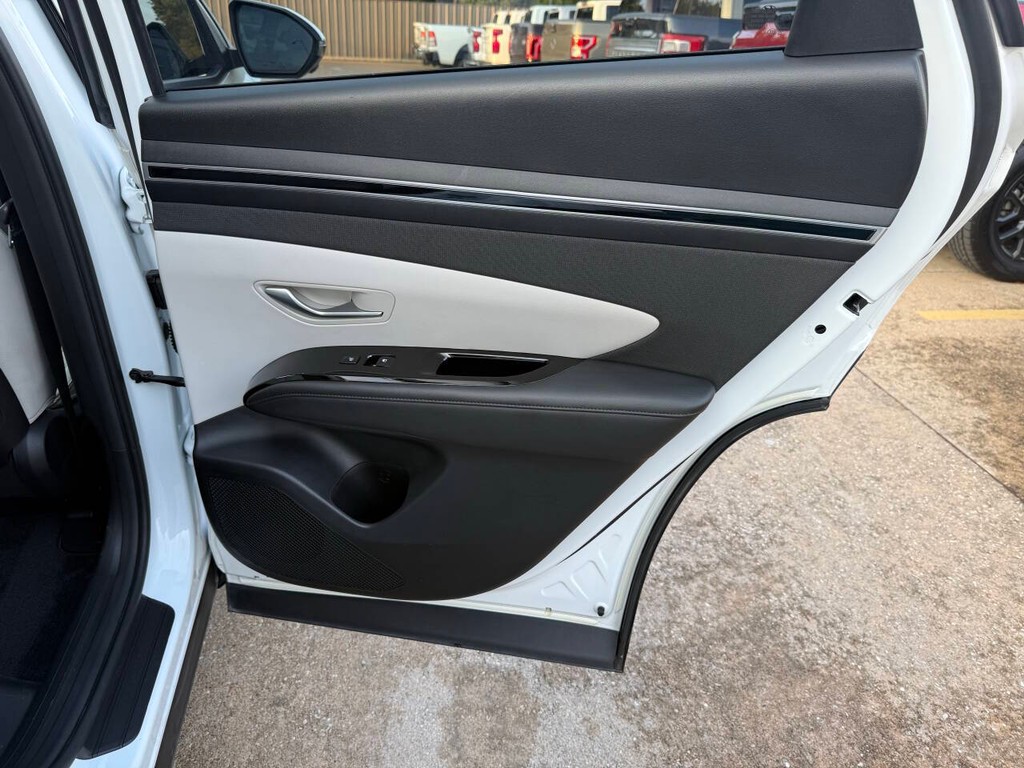 Hyundai Tucson Vehicle Full-screen Gallery Image 16