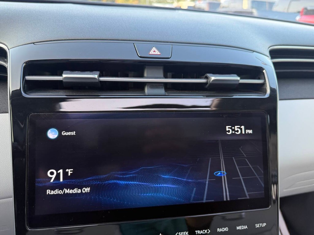 Hyundai Tucson Vehicle Full-screen Gallery Image 25