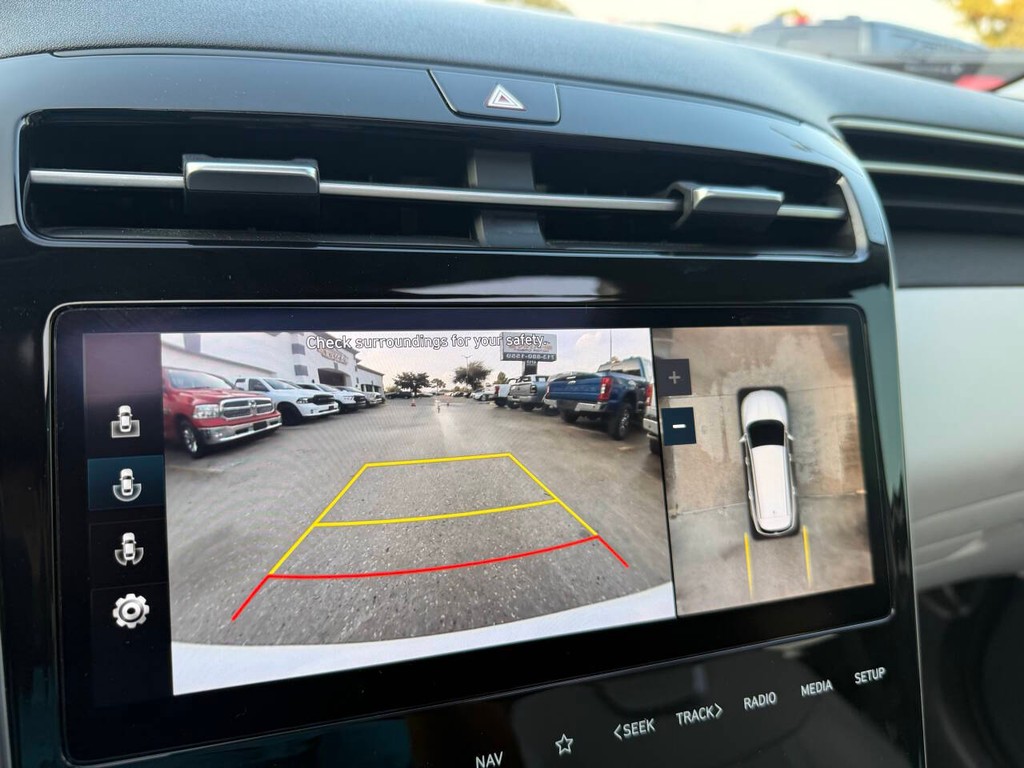 Hyundai Tucson Vehicle Full-screen Gallery Image 26