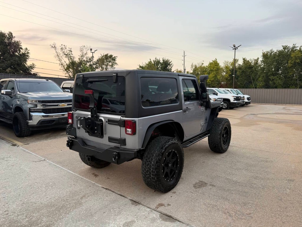 Jeep Wrangler Vehicle Full-screen Gallery Image 05
