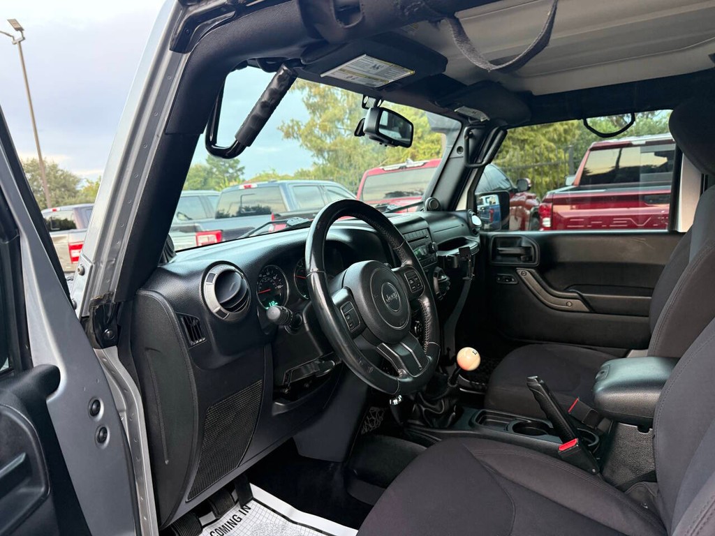 Jeep Wrangler Vehicle Full-screen Gallery Image 06