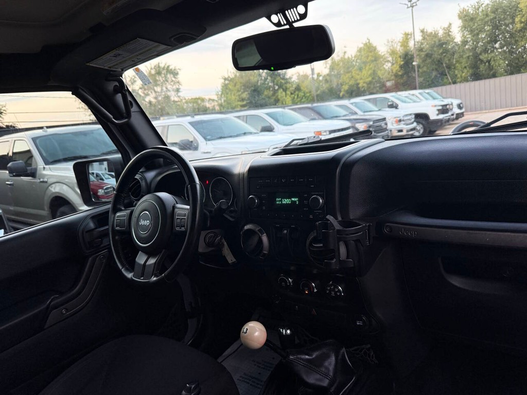 Jeep Wrangler Vehicle Full-screen Gallery Image 14