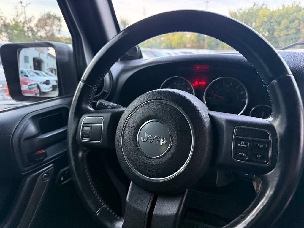 Jeep Wrangler Vehicle Full-screen Gallery Image 17