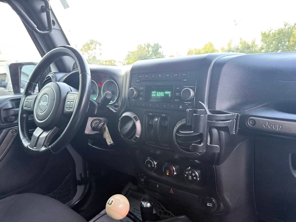 Jeep Wrangler Vehicle Full-screen Gallery Image 18