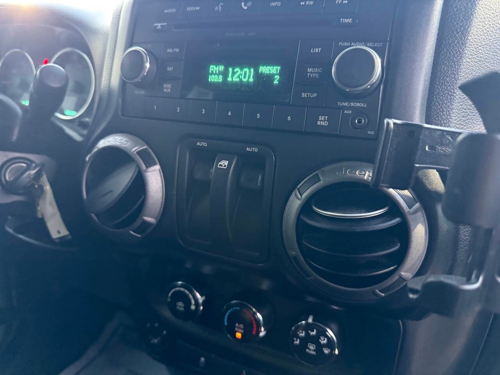 Jeep Wrangler Vehicle Full-screen Gallery Image 20