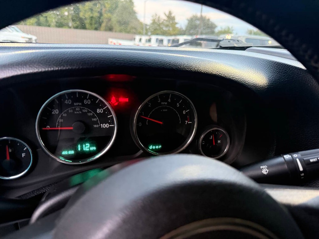 Jeep Wrangler Vehicle Full-screen Gallery Image 23