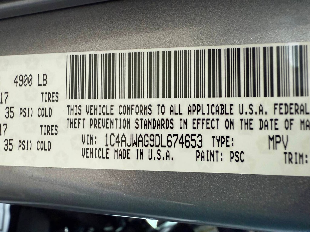 Jeep Wrangler Vehicle Full-screen Gallery Image 25