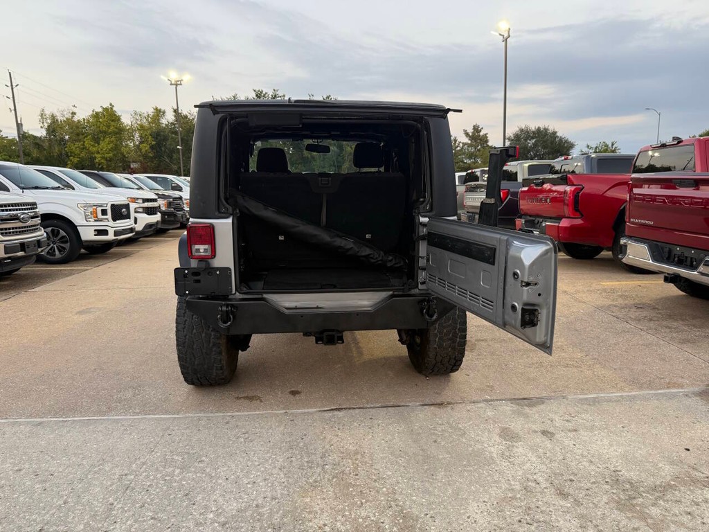 Jeep Wrangler Vehicle Full-screen Gallery Image 28