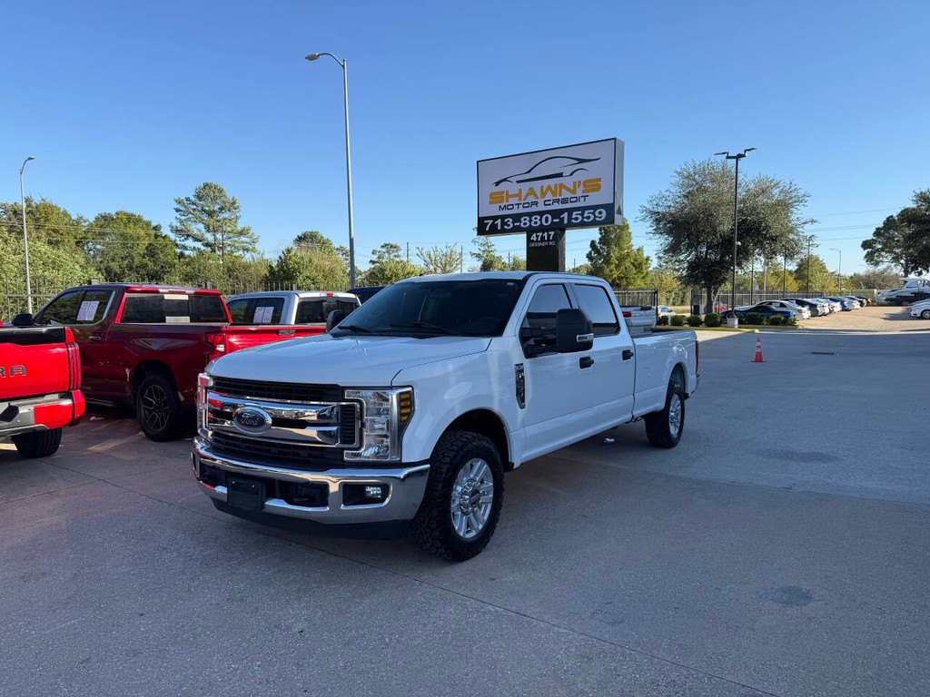 Ford Super Duty F-250 SRW Vehicle Full-screen Gallery Image 03