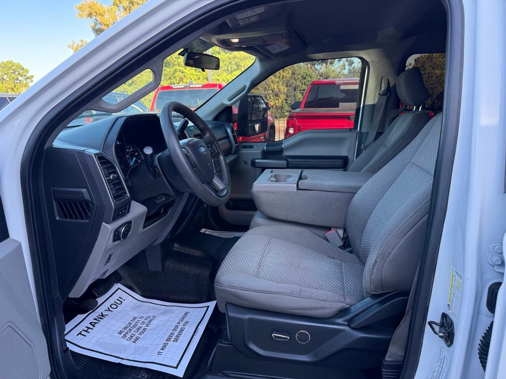 Ford Super Duty F-250 SRW Vehicle Full-screen Gallery Image 07