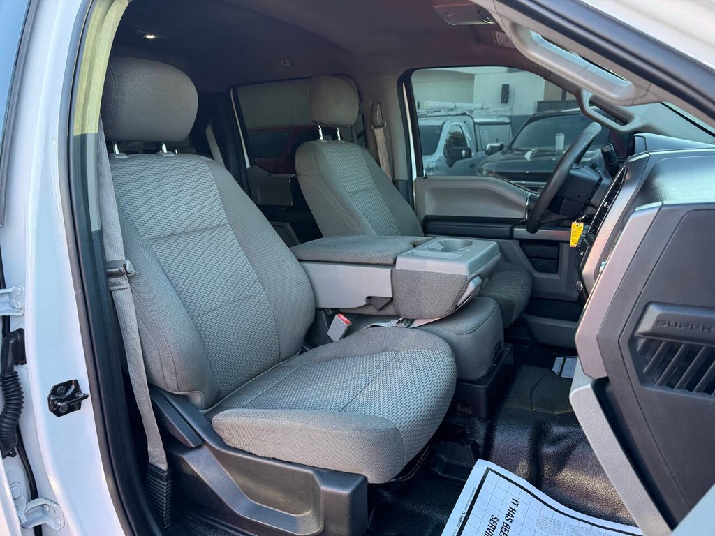 Ford Super Duty F-250 SRW Vehicle Full-screen Gallery Image 10