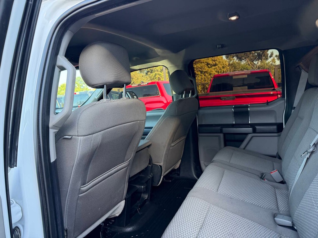 Ford Super Duty F-250 SRW Vehicle Full-screen Gallery Image 12