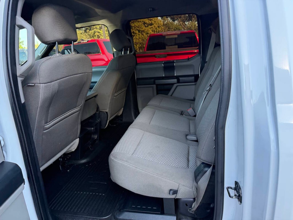 Ford Super Duty F-250 SRW Vehicle Full-screen Gallery Image 13