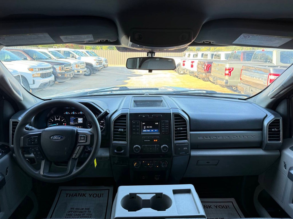 Ford Super Duty F-250 SRW Vehicle Full-screen Gallery Image 17