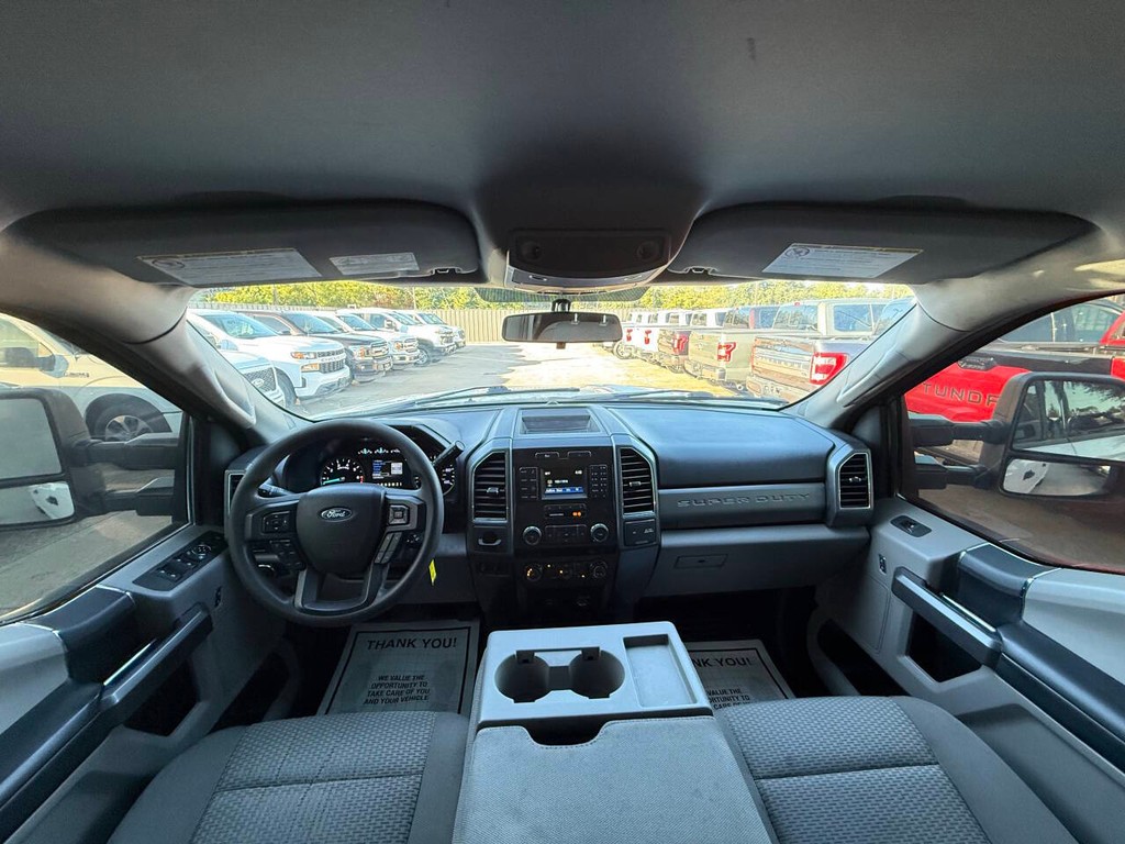 Ford Super Duty F-250 SRW Vehicle Full-screen Gallery Image 18