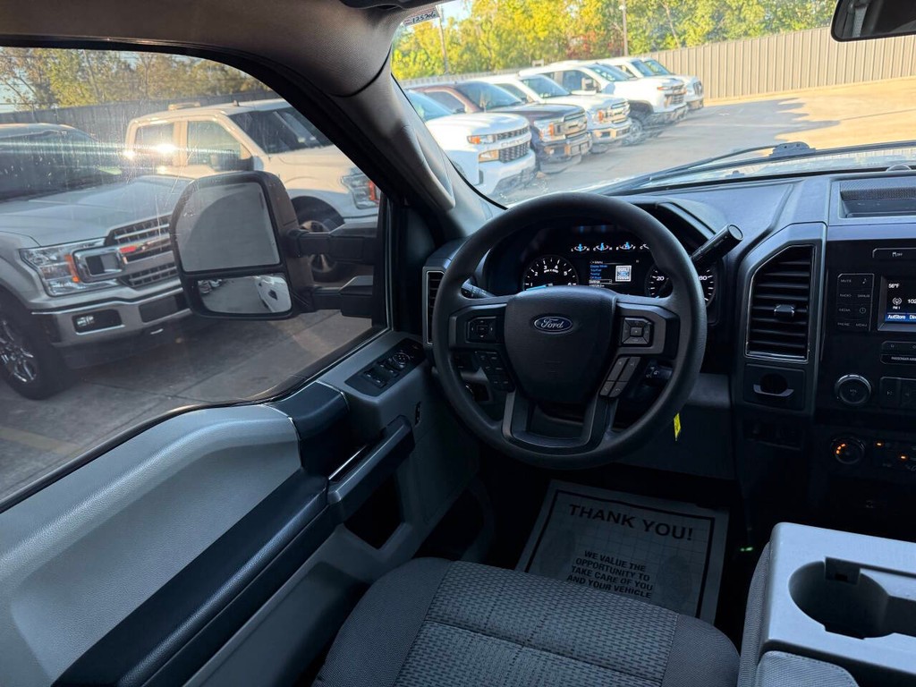 Ford Super Duty F-250 SRW Vehicle Full-screen Gallery Image 19