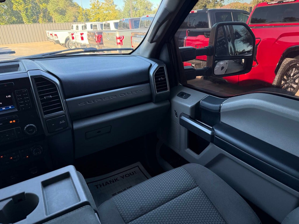 Ford Super Duty F-250 SRW Vehicle Full-screen Gallery Image 20