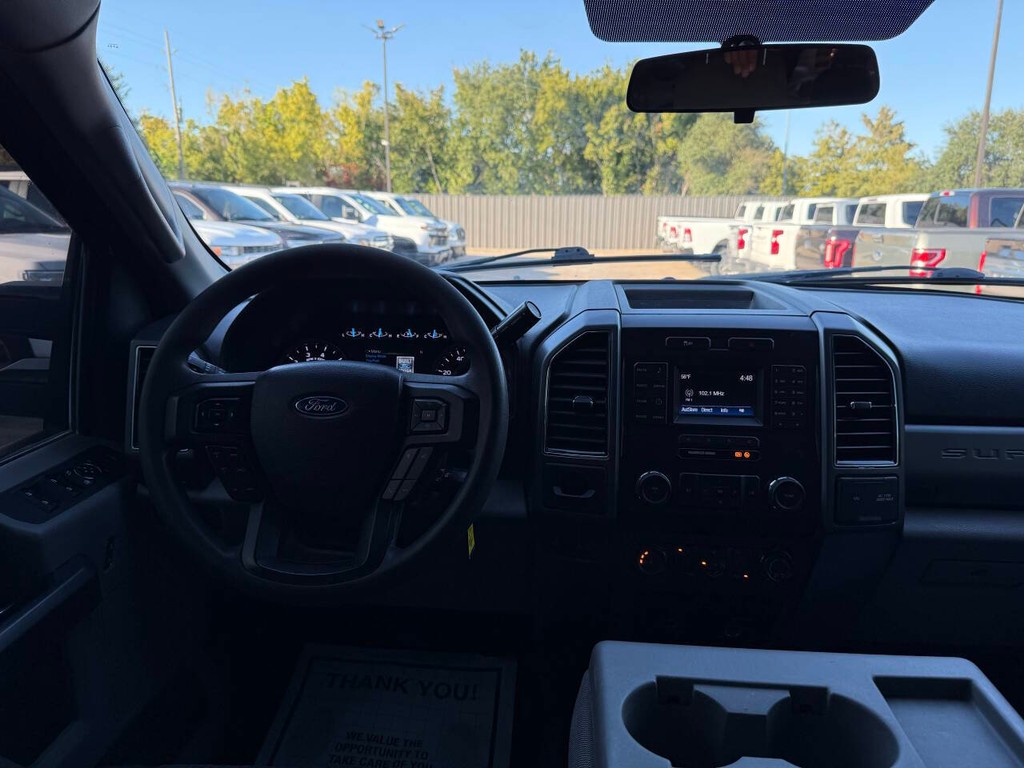 Ford Super Duty F-250 SRW Vehicle Full-screen Gallery Image 21