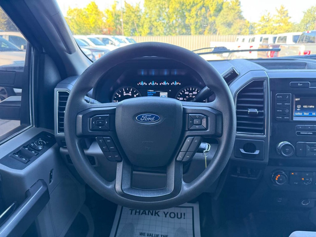 Ford Super Duty F-250 SRW Vehicle Full-screen Gallery Image 22