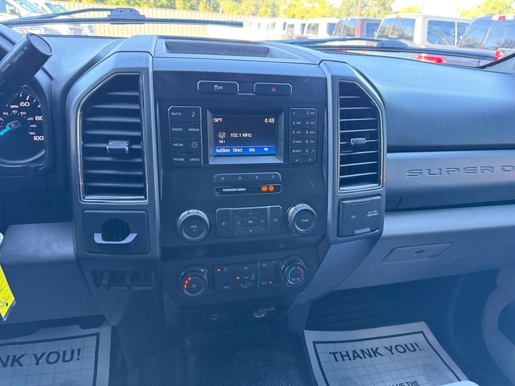 Ford Super Duty F-250 SRW Vehicle Full-screen Gallery Image 24