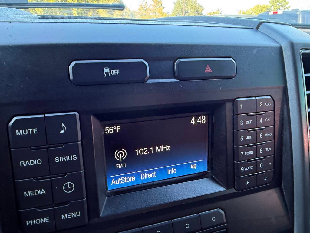 Ford Super Duty F-250 SRW Vehicle Full-screen Gallery Image 25