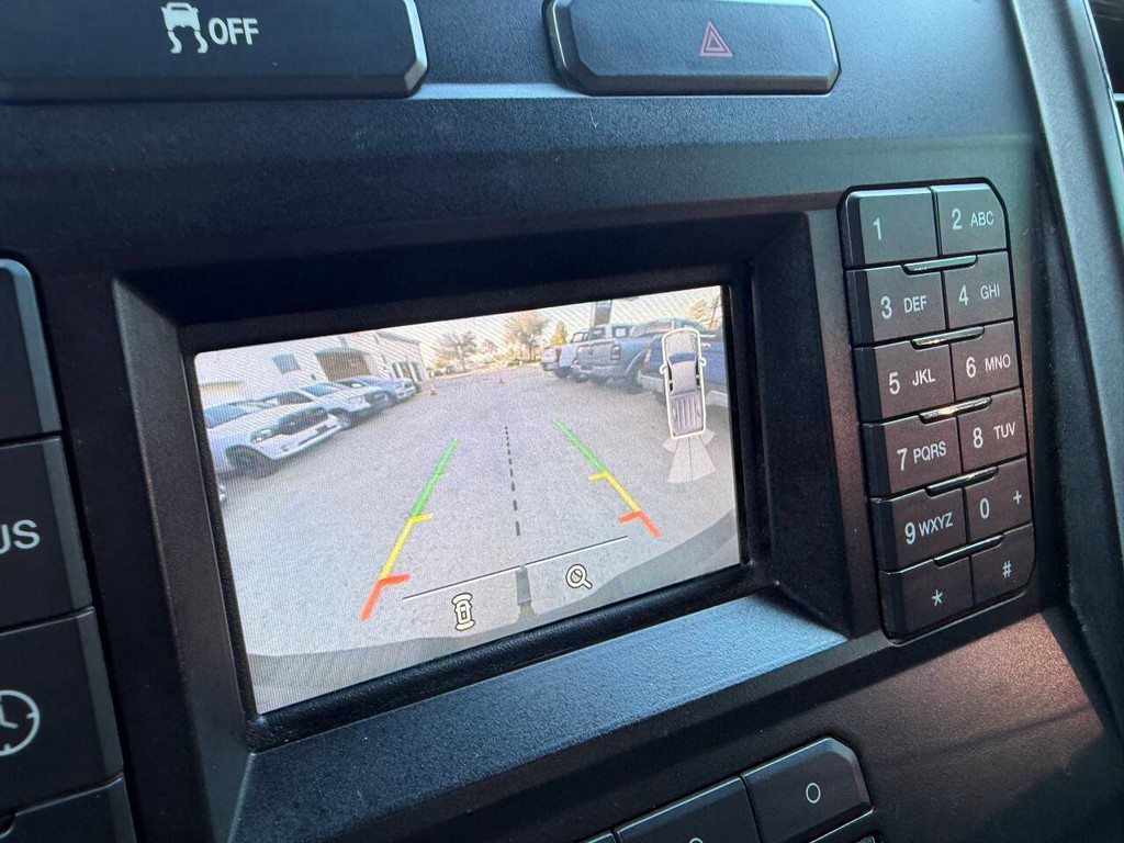 Ford Super Duty F-250 SRW Vehicle Full-screen Gallery Image 26