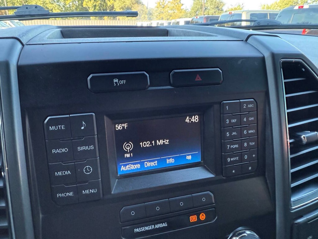 Ford Super Duty F-250 SRW Vehicle Full-screen Gallery Image 27