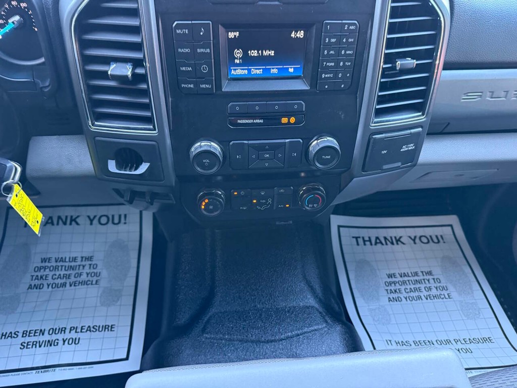 Ford Super Duty F-250 SRW Vehicle Full-screen Gallery Image 30