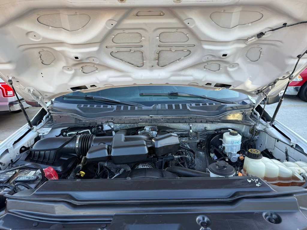 Ford Super Duty F-250 SRW Vehicle Full-screen Gallery Image 35