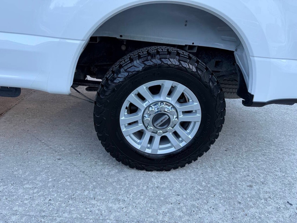 Ford Super Duty F-250 SRW Vehicle Full-screen Gallery Image 36