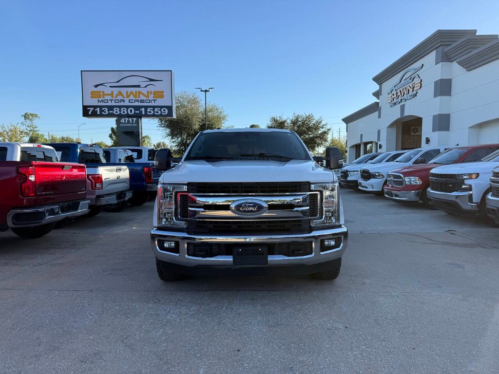 Ford Super Duty F-250 SRW Vehicle Full-screen Gallery Image 40