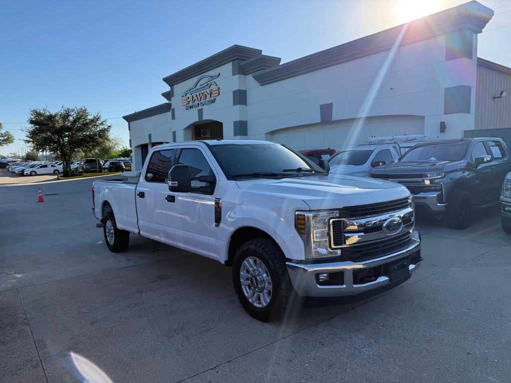 Ford Super Duty F-250 SRW Vehicle Full-screen Gallery Image 41