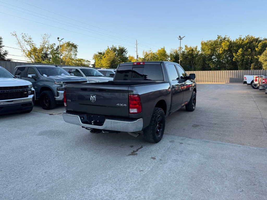 Ram 1500 Classic Vehicle Full-screen Gallery Image 05