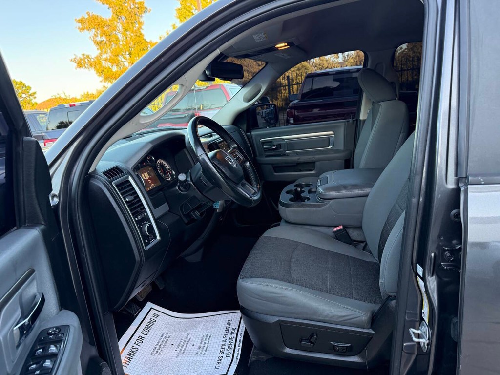 Ram 1500 Classic Vehicle Full-screen Gallery Image 07