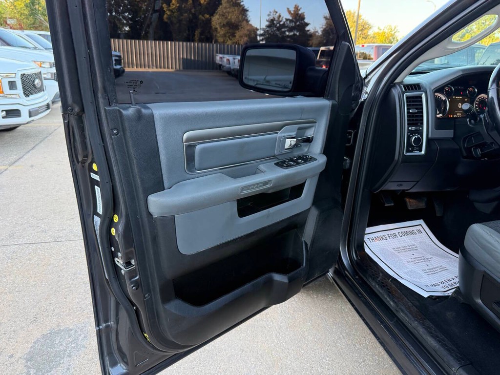 Ram 1500 Classic Vehicle Full-screen Gallery Image 08