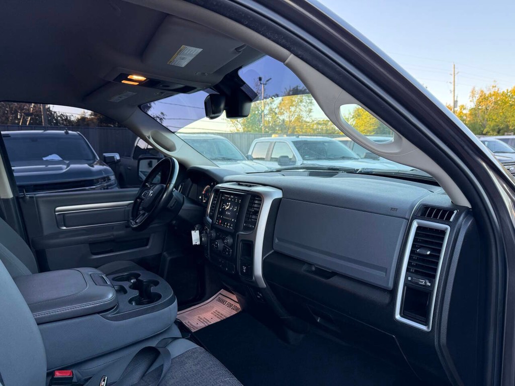 Ram 1500 Classic Vehicle Full-screen Gallery Image 09