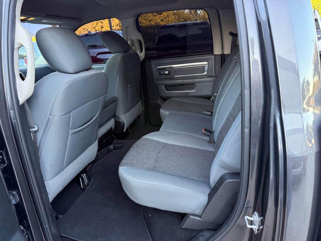 Ram 1500 Classic Vehicle Full-screen Gallery Image 13