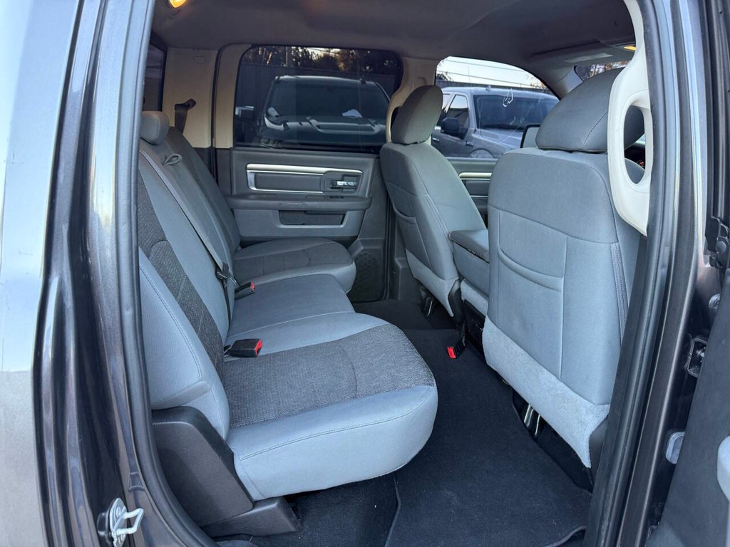 Ram 1500 Classic Vehicle Full-screen Gallery Image 15